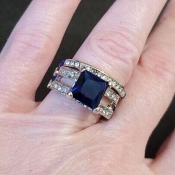 Unbranded Jewelry - Silver tone blue double ring set